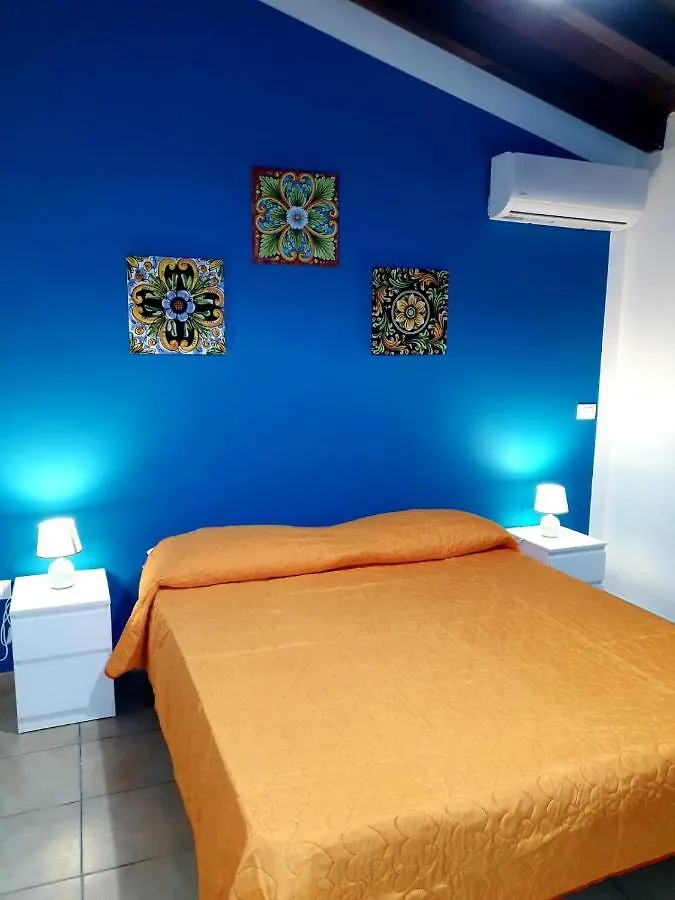 Casa Vacanza L'Antico Moderno Terrasini 0*,  Italy