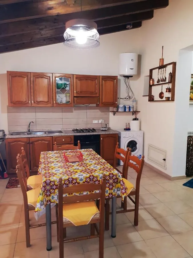 Casa Vacanza L'Antico Moderno Terrasini 0*,